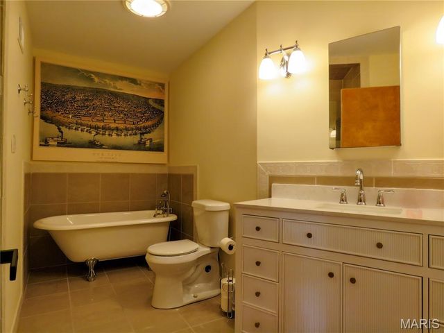 5 Chesterfield Lakes Road, Chesterfield, MO 63005