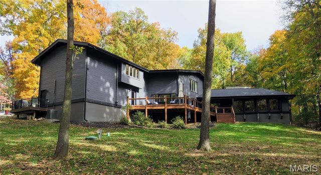 5 Chesterfield Lakes Road, Chesterfield, MO 63005