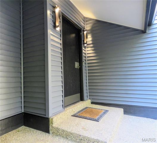 5 Chesterfield Lakes Road, Chesterfield, MO 63005