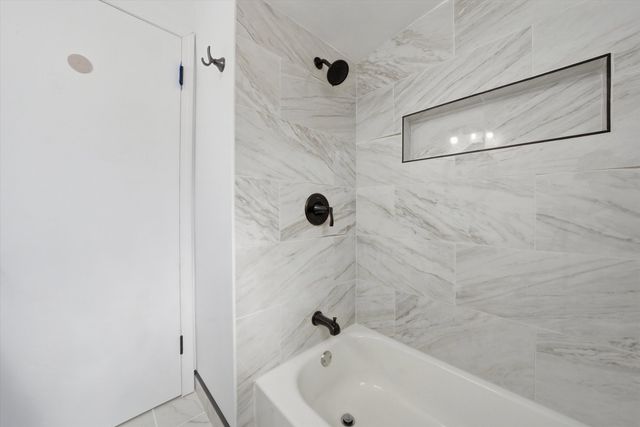 8846 S Dorchester Avenue, Chicago, IL 60619