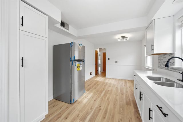 8846 S Dorchester Avenue, Chicago, IL 60619