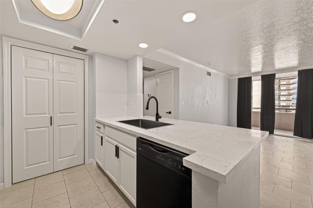 3525 Sage Road 1405, Houston, TX 77056