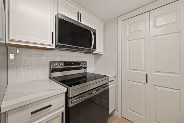 3525 Sage Road 1405, Houston, TX 77056