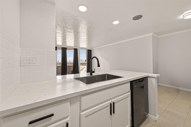 3525 Sage Road 1405, Houston, TX 77056