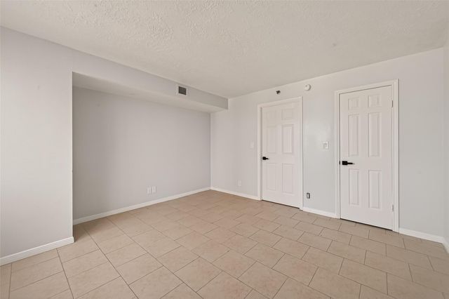 3525 Sage Road 1405, Houston, TX 77056