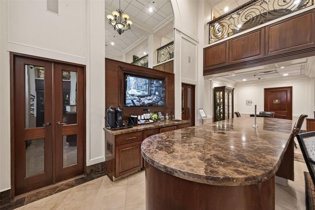 3525 Sage Road 1405, Houston, TX 77056