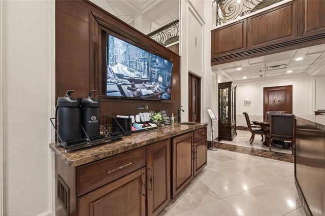 3525 Sage Road 1405, Houston, TX 77056