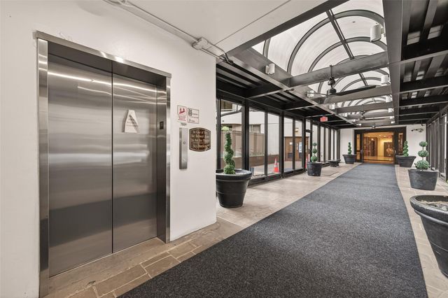 3525 Sage Road 1405, Houston, TX 77056