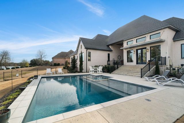 177 Bridgewater Dr., Hattiesburg, MS 39402