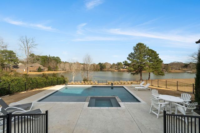 177 Bridgewater Dr., Hattiesburg, MS 39402