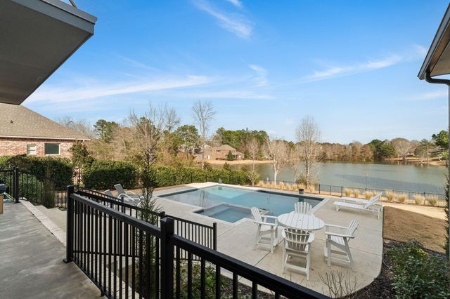 177 Bridgewater Dr., Hattiesburg, MS 39402