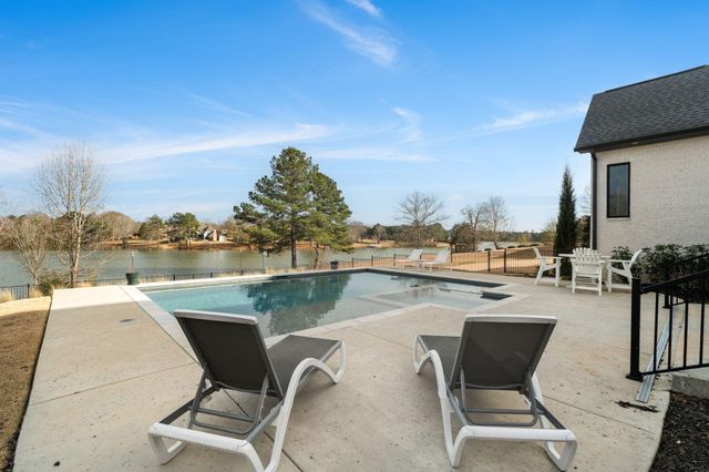 177 Bridgewater Dr., Hattiesburg, MS 39402