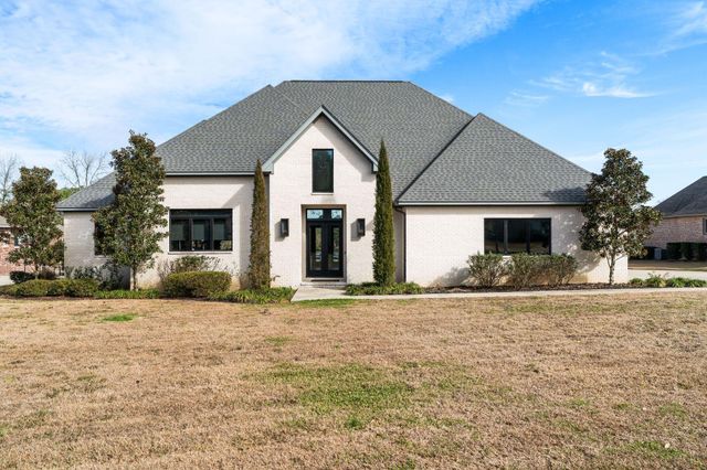 177 Bridgewater Dr., Hattiesburg, MS 39402