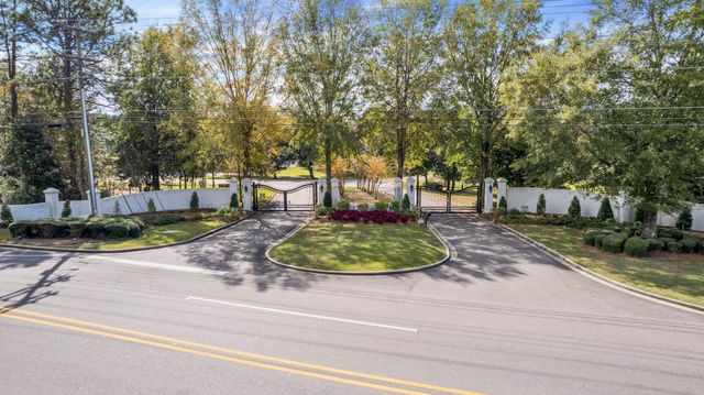 177 Bridgewater Dr., Hattiesburg, MS 39402