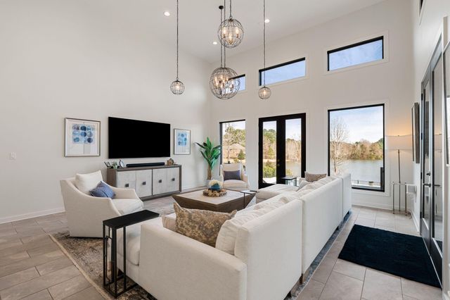 177 Bridgewater Dr., Hattiesburg, MS 39402