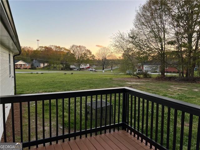 318 Willowwind Drive, Loganville, GA 30052