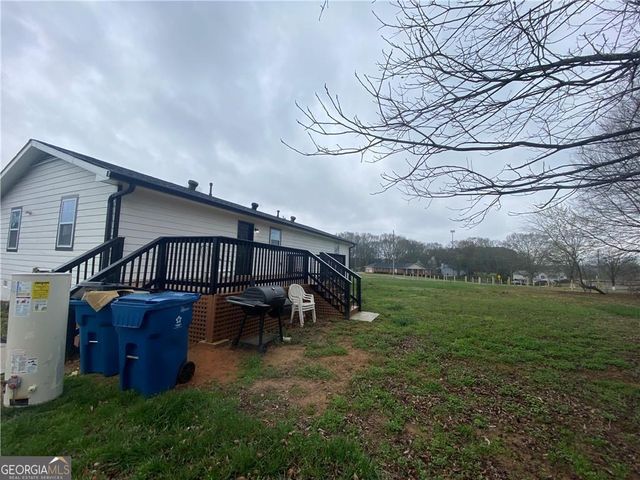 318 Willowwind Drive, Loganville, GA 30052