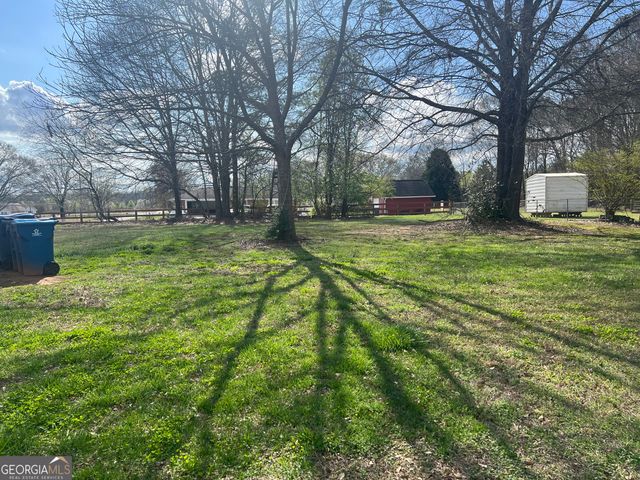 318 Willowwind Drive, Loganville, GA 30052