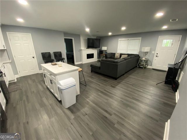 318 Willowwind Drive, Loganville, GA 30052