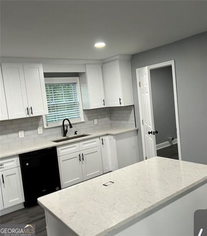 318 Willowwind Drive, Loganville, GA 30052