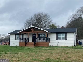 318 Willowwind Drive, Loganville, GA 30052