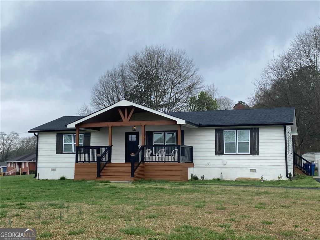 318 Willowwind Drive, Loganville, GA 30052