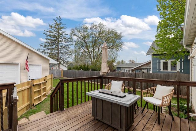 713 N SAWYER STREET, Oshkosh, WI 54902