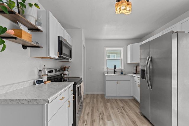 713 N SAWYER STREET, Oshkosh, WI 54902