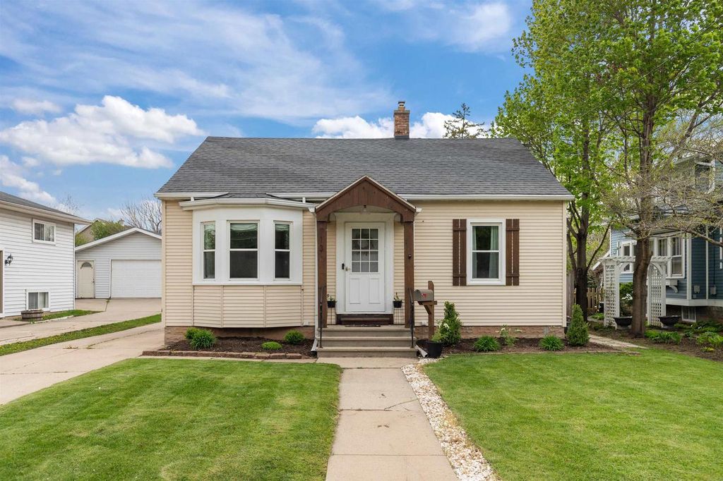 713 N SAWYER STREET, Oshkosh, WI 54902