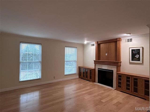 1128 S Mason Road, Town And Country, MO 63131