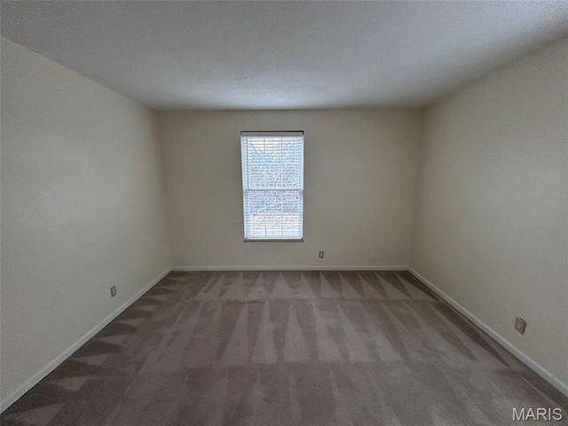 1128 S Mason Road, Town And Country, MO 63131