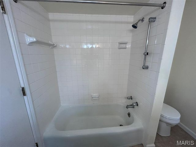 1128 S Mason Road, Town And Country, MO 63131