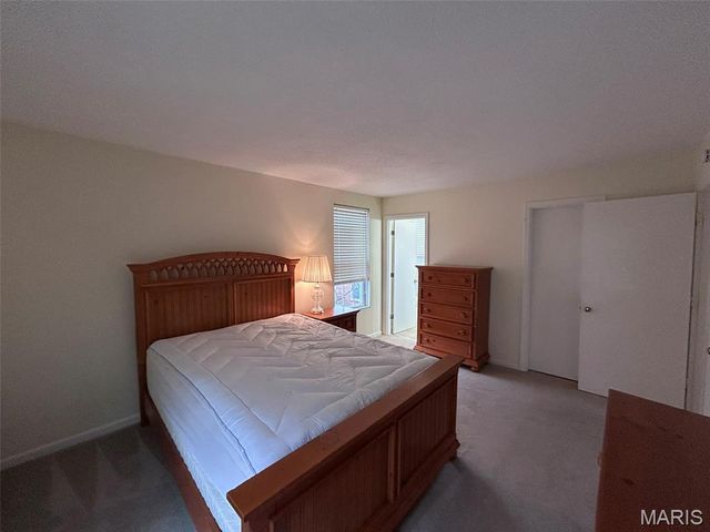 1128 S Mason Road, Town And Country, MO 63131