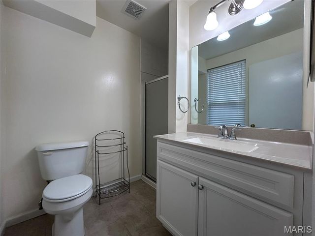 1128 S Mason Road, Town And Country, MO 63131