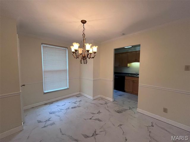 1128 S Mason Road, Town And Country, MO 63131