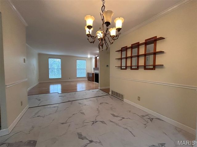 1128 S Mason Road, Town And Country, MO 63131