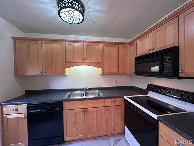 1128 S Mason Road, Town And Country, MO 63131