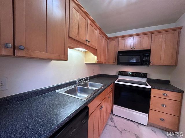 1128 S Mason Road, Town And Country, MO 63131