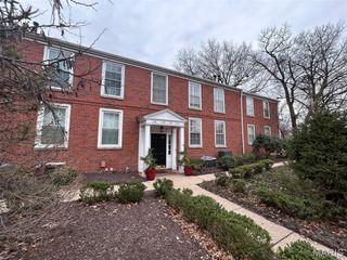 1128 S Mason Road, Town And Country, MO 63131