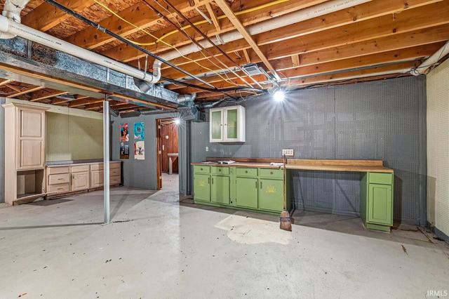 57125 Bluff Crest Drive, Elkhart, IN 46516