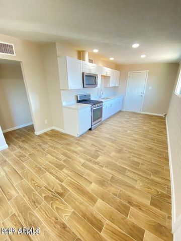 2301 E LYNNE Lane, Phoenix, AZ 85042