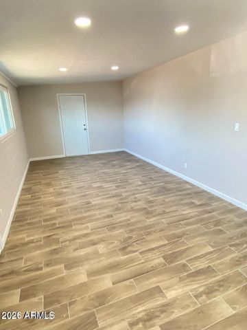 2301 E LYNNE Lane, Phoenix, AZ 85042