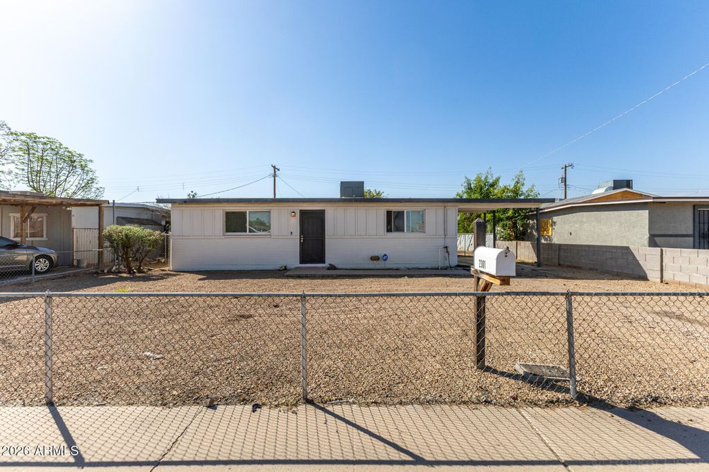 2301 E LYNNE Lane, Phoenix, AZ 85042