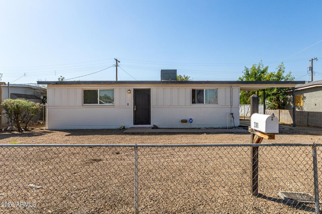 2301 E LYNNE Lane, Phoenix, AZ 85042 — photo 2