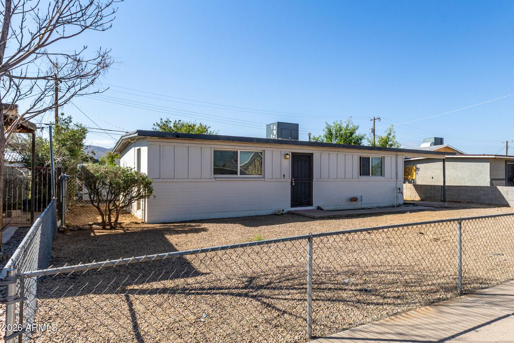 2301 E LYNNE Lane, Phoenix, AZ 85042 — photo 4