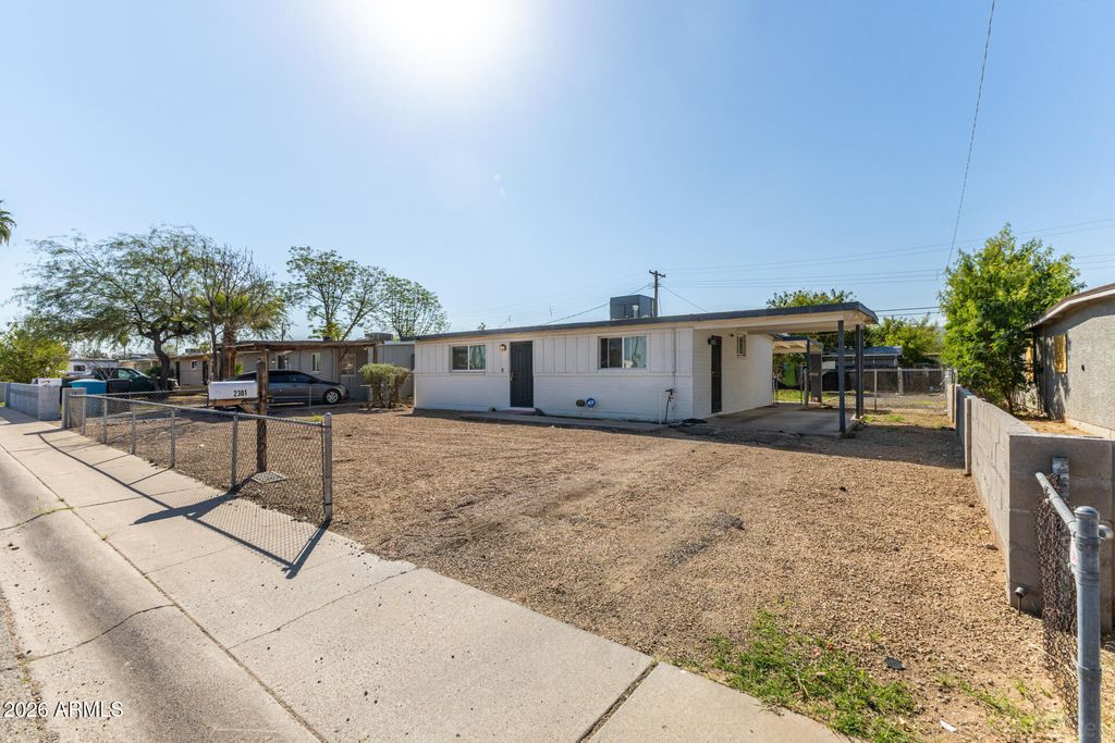 2301 E LYNNE Lane, Phoenix, AZ 85042 — photo 5