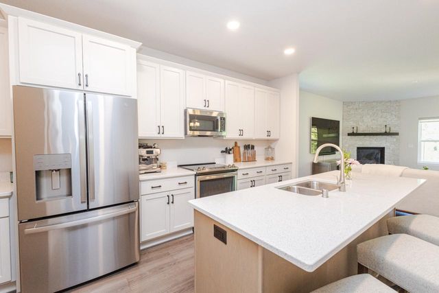 310 Paradise COURT, Hartland, WI 53029