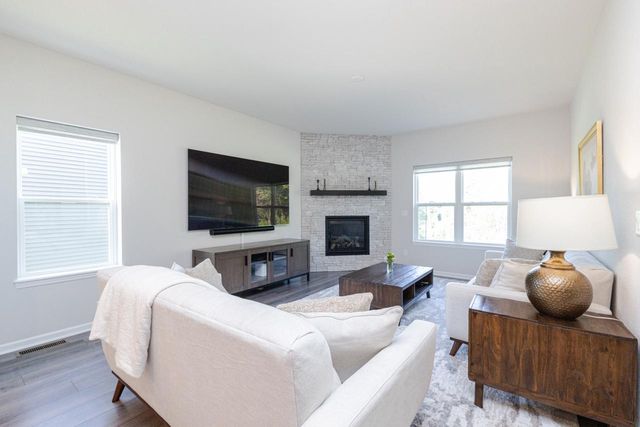 310 Paradise COURT, Hartland, WI 53029