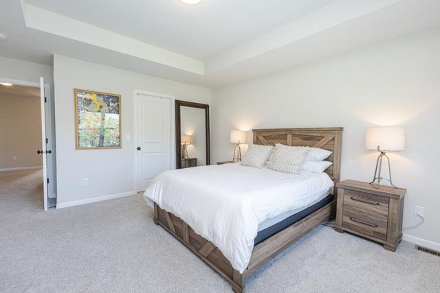 310 Paradise COURT, Hartland, WI 53029