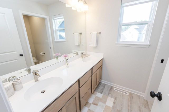310 Paradise COURT, Hartland, WI 53029